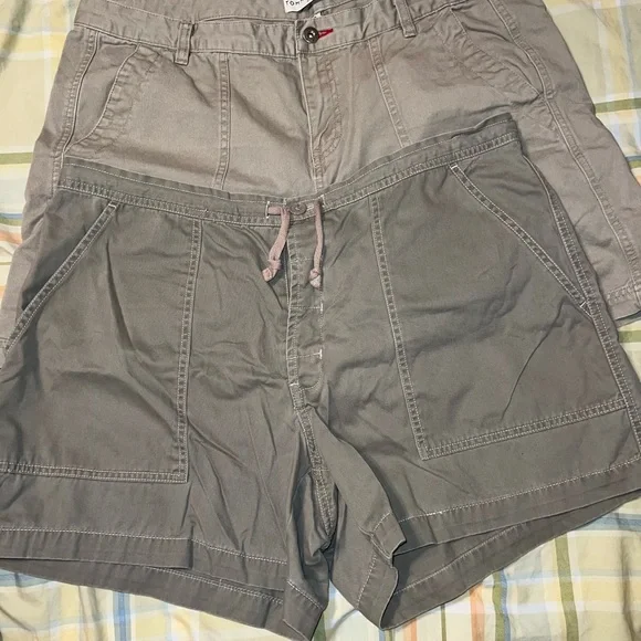 Bundle of 2 shorts size 16 VEUC - Picture 1 of 5